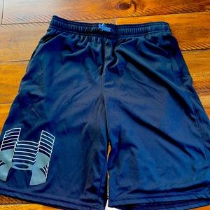 Under armor black shorts. Size Youth XL.
